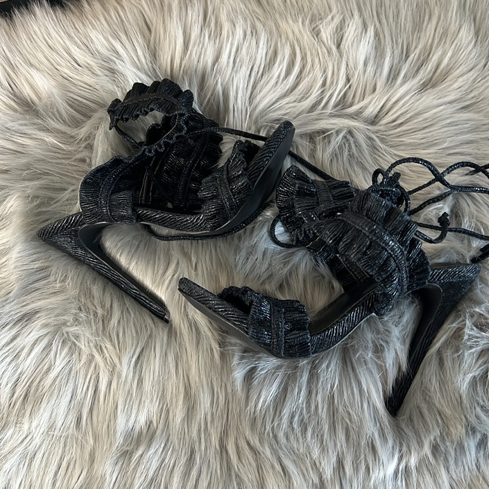 NWOT Liliana Black Lace Up Heels sz 5.5
